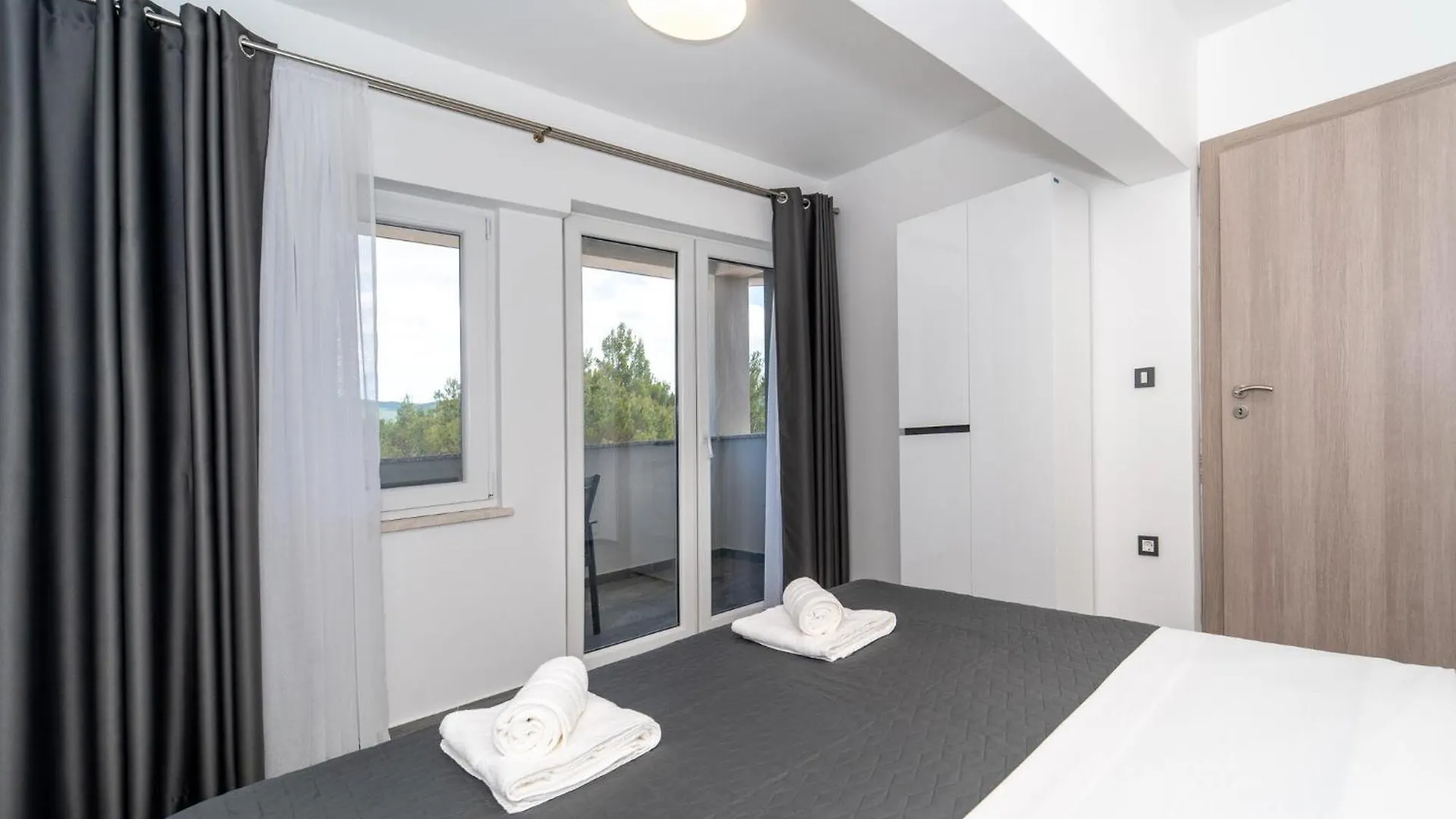 1 Bedroom Stunning Apartment In Pridraga